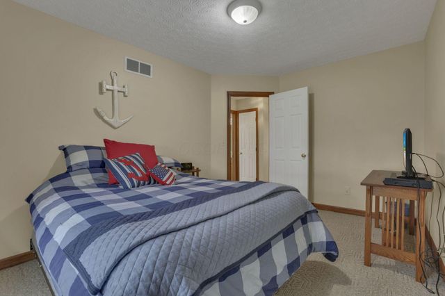 145 Shawnee Loop N, Pataskala, OH 43062