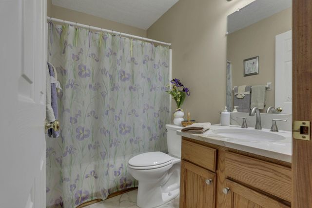 145 Shawnee Loop N, Pataskala, OH 43062