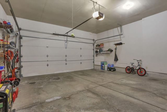 145 Shawnee Loop N, Pataskala, OH 43062