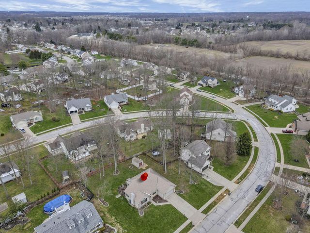 145 Shawnee Loop N, Pataskala, OH 43062