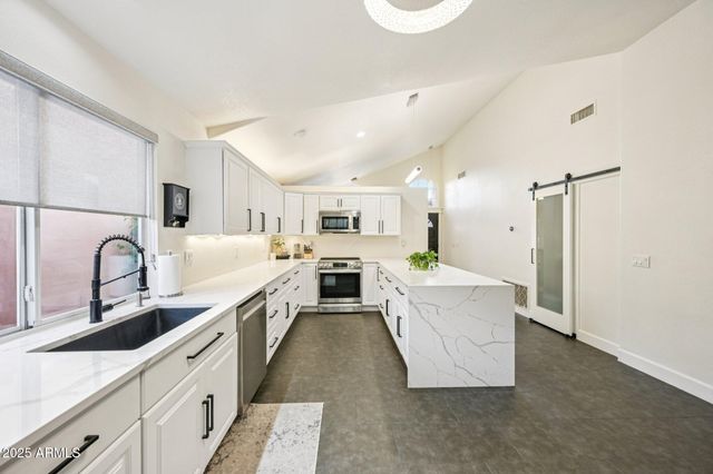 6560 E SADDLEBACK Street, Mesa, AZ 85215