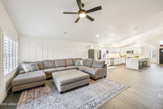 6560 E SADDLEBACK Street, Mesa, AZ 85215