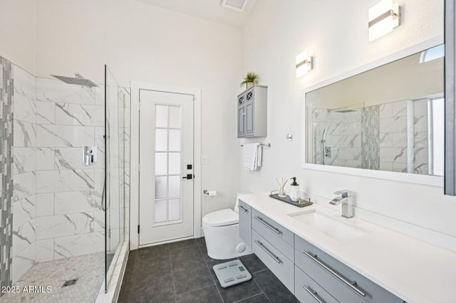 6560 E SADDLEBACK Street, Mesa, AZ 85215