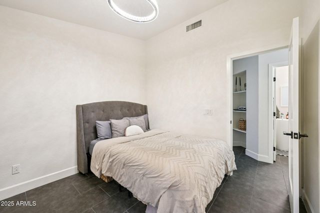 6560 E SADDLEBACK Street, Mesa, AZ 85215