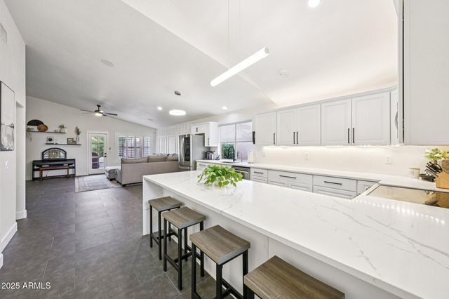 6560 E SADDLEBACK Street, Mesa, AZ 85215