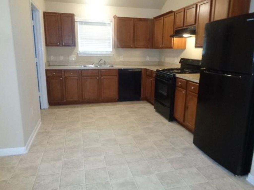 7925 Silver Oak Drive, Texas City, TX 77591