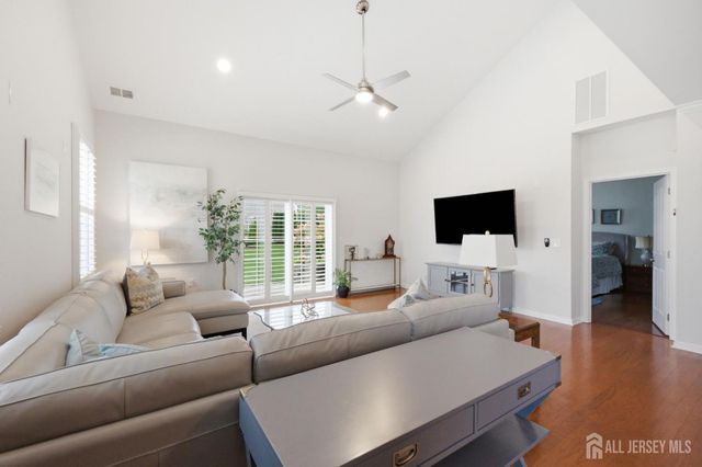 51 Gryphon Drive, Monroe, NJ 08831
