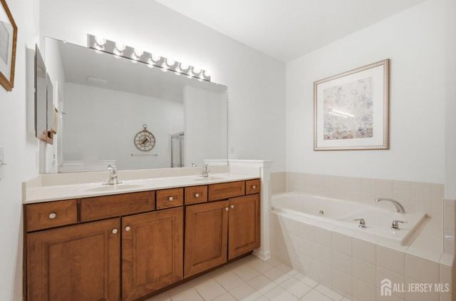 51 Gryphon Drive, Monroe, NJ 08831