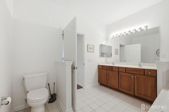 51 Gryphon Drive, Monroe, NJ 08831