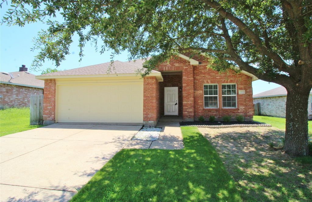 321 Briar Oaks Drive, Royse City, TX 75189