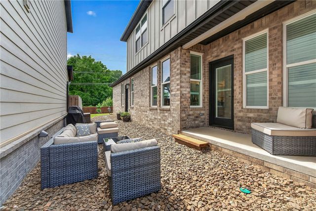 2404 SW Poppy Street, Bentonville, AR 72713