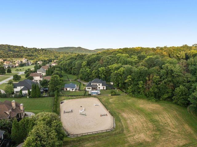 4450 Savage Pointe PVT Dr, Franklin, TN 37064