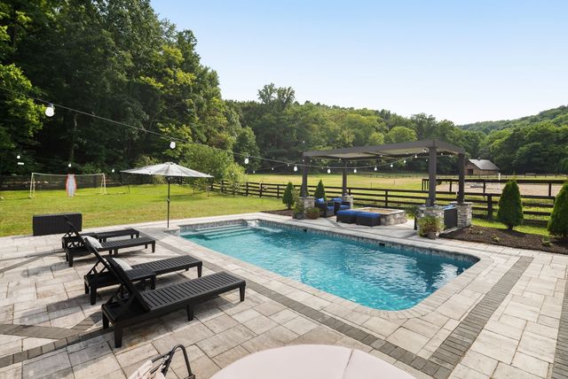 4450 Savage Pointe PVT Dr, Franklin, TN 37064