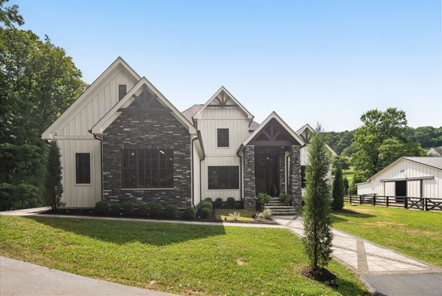 4450 Savage Pointe PVT Dr, Franklin, TN 37064