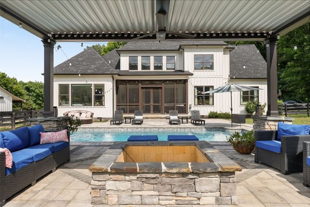 4450 Savage Pointe PVT Dr, Franklin, TN 37064