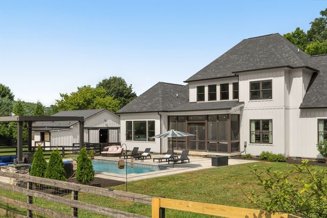 4450 Savage Pointe PVT Dr, Franklin, TN 37064