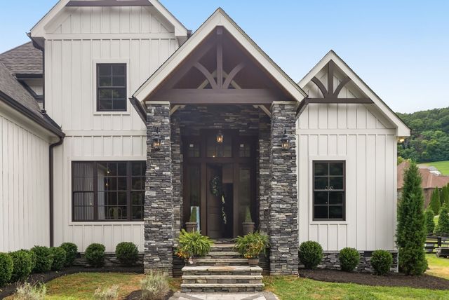 4450 Savage Pointe PVT Dr, Franklin, TN 37064