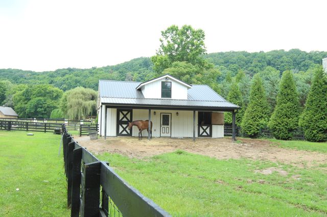 4450 Savage Pointe PVT Dr, Franklin, TN 37064