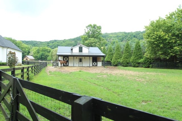 4450 Savage Pointe PVT Dr, Franklin, TN 37064