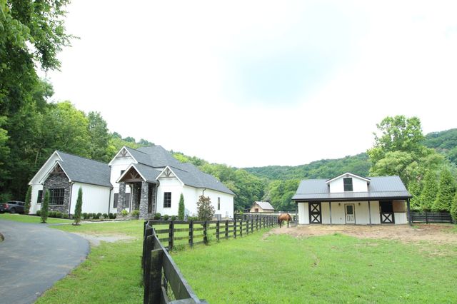 4450 Savage Pointe PVT Dr, Franklin, TN 37064