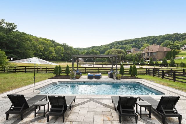 4450 Savage Pointe PVT Dr, Franklin, TN 37064