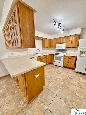 939 Mayvis Boulevard, Mankato, MN 56001