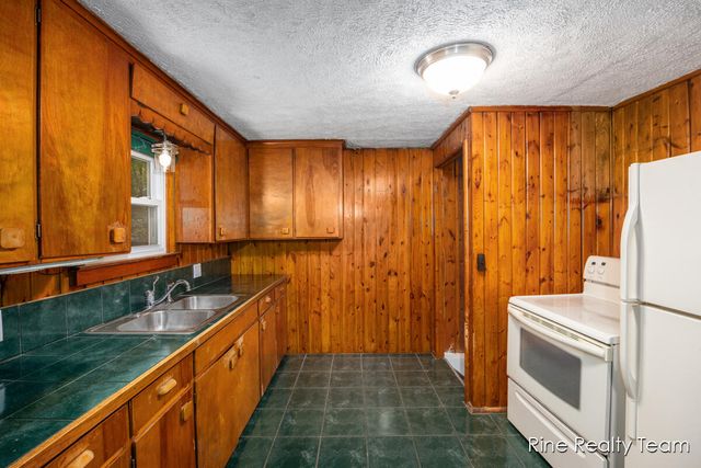 757 E Sidney Road, Stanton, MI 48888