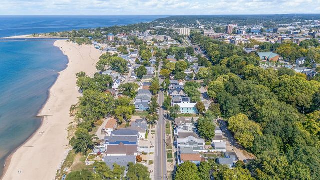 909 Lions Park Drive, Saint Joseph, MI 49085