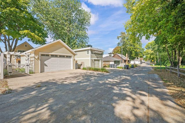 909 Lions Park Drive, Saint Joseph, MI 49085