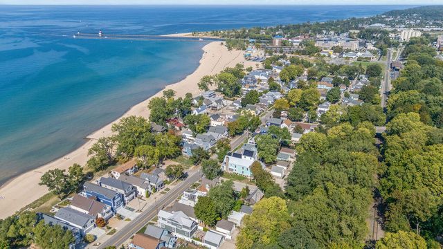 909 Lions Park Drive, Saint Joseph, MI 49085