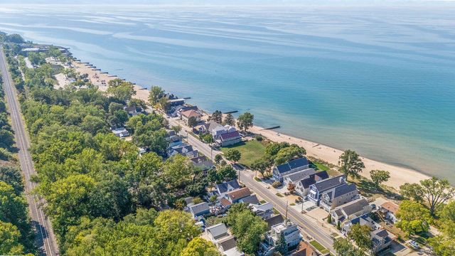 909 Lions Park Drive, Saint Joseph, MI 49085