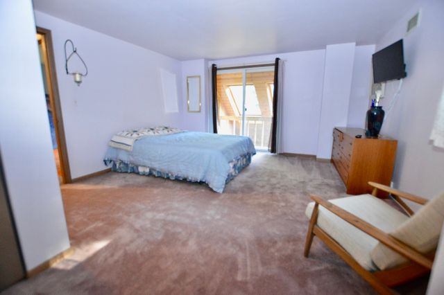 10905 Breezy Lawn Road, Spring Grove, IL 60081