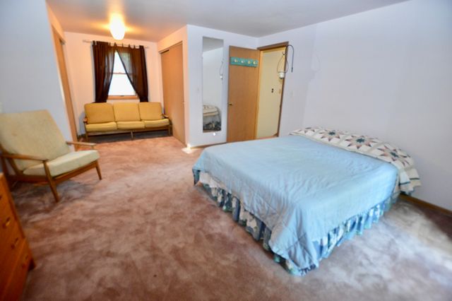 10905 Breezy Lawn Road, Spring Grove, IL 60081