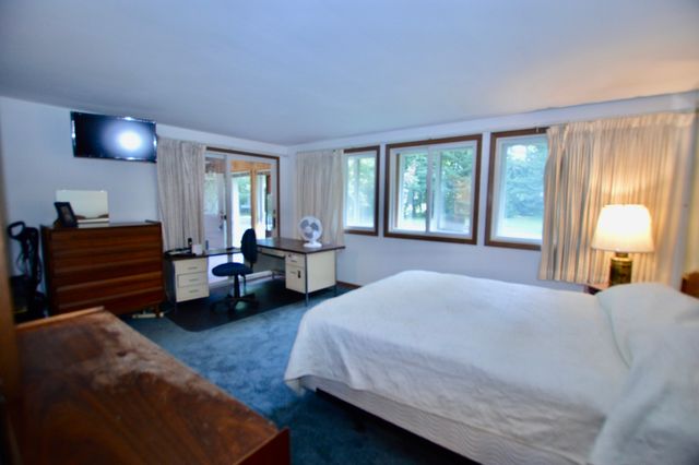 10905 Breezy Lawn Road, Spring Grove, IL 60081