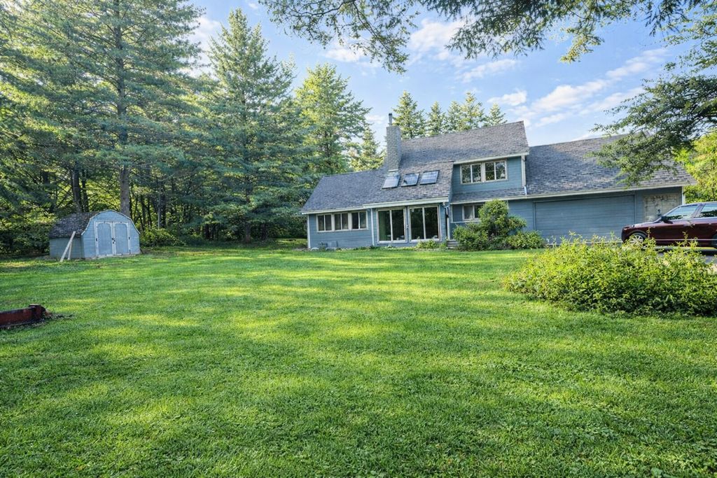 10905 Breezy Lawn Road, Spring Grove, IL 60081