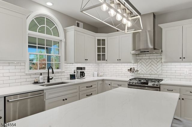 1 Samantha Ln, Washington Twp., NJ 07830