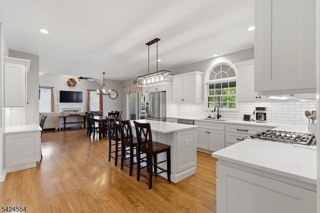 1 Samantha Ln, Washington Twp., NJ 07830