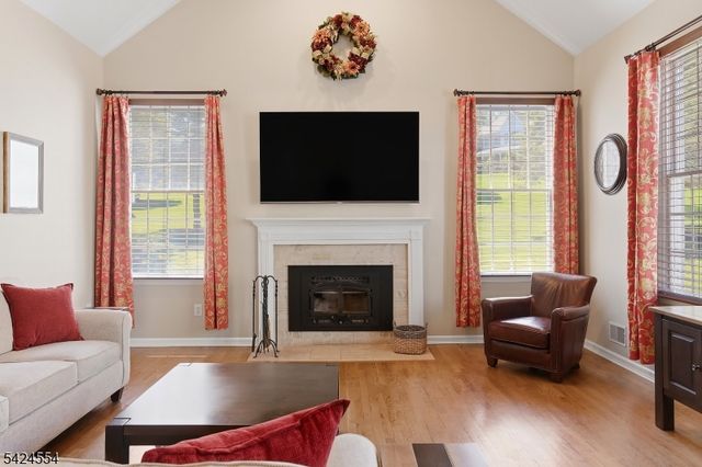 1 Samantha Ln, Washington Twp., NJ 07830