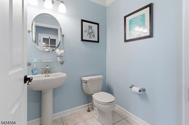 1 Samantha Ln, Washington Twp., NJ 07830