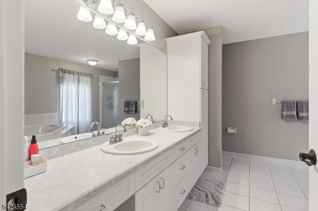 1 Samantha Ln, Washington Twp., NJ 07830