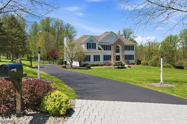 1 Samantha Ln, Washington Twp., NJ 07830