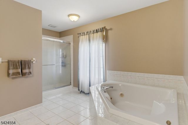 1 Samantha Ln, Washington Twp., NJ 07830