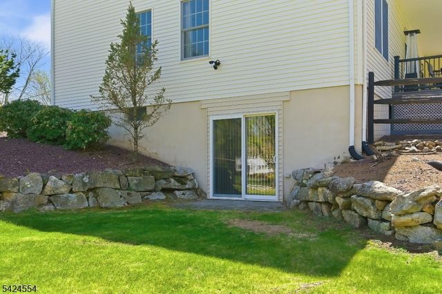 1 Samantha Ln, Washington Twp., NJ 07830