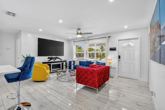 449 SW 4th Avenue, Boynton Beach, FL 33435