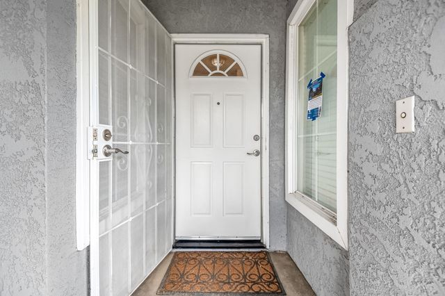 5449 W Ashland Court, Visalia, CA 93277