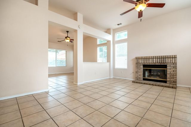 5449 W Ashland Court, Visalia, CA 93277