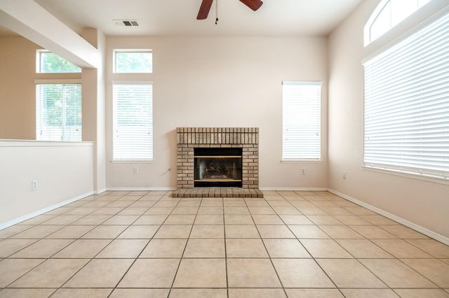 5449 W Ashland Court, Visalia, CA 93277