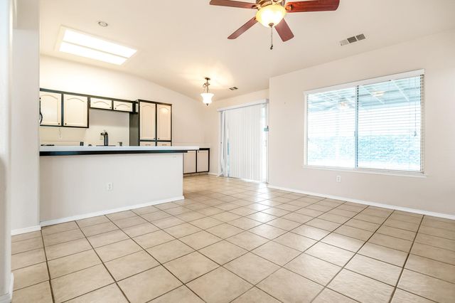 5449 W Ashland Court, Visalia, CA 93277