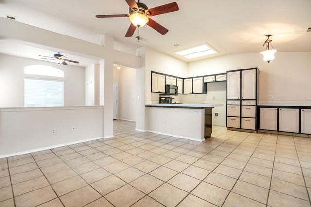 5449 W Ashland Court, Visalia, CA 93277