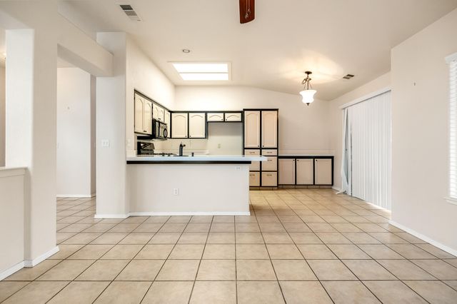 5449 W Ashland Court, Visalia, CA 93277